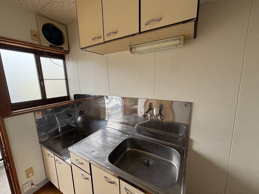 シングルハイツ　202号（2F）