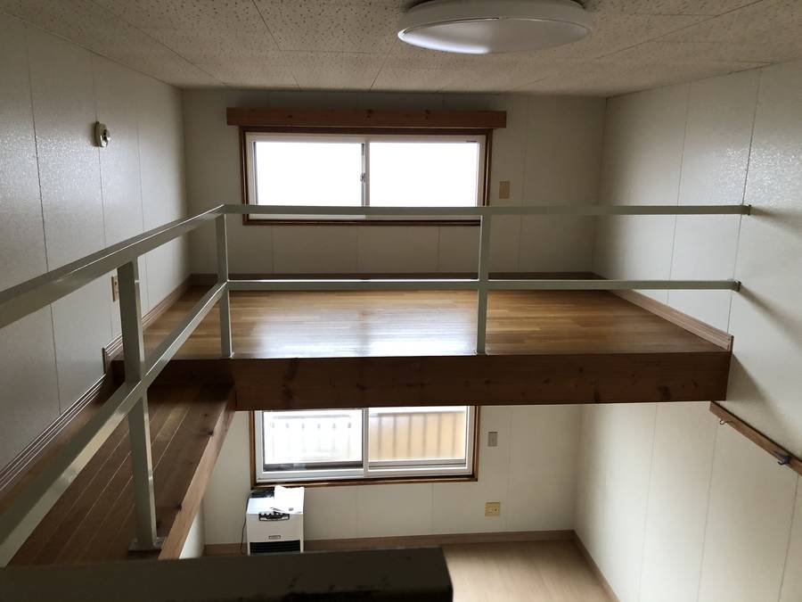 シングルハイツ　202号（2F）