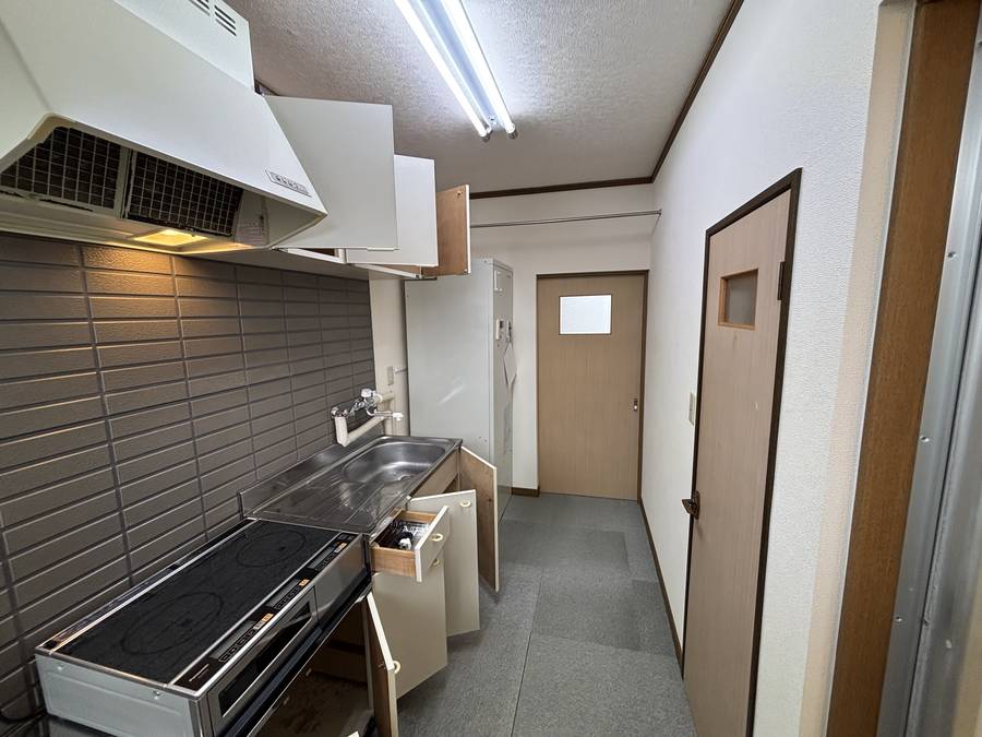 ラ・フォーレ由紀　202号（2F)