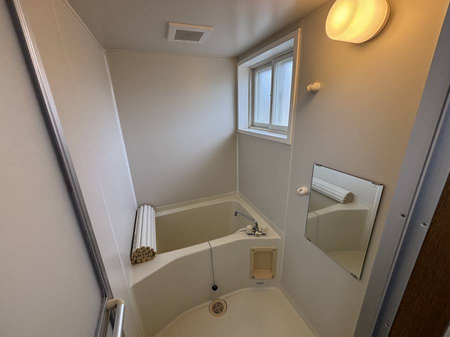 ラ・フォーレ由紀　202号（2F)