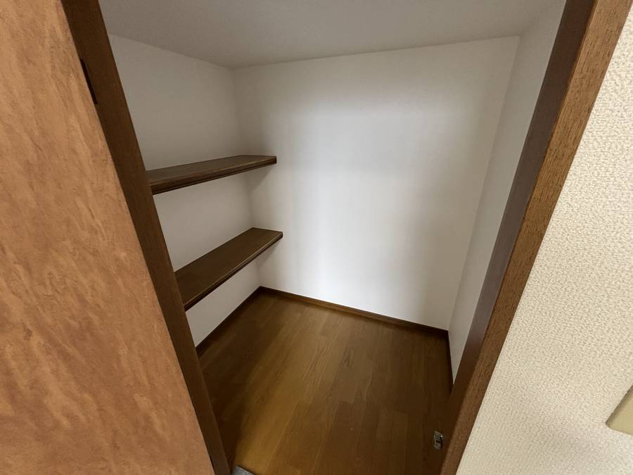 ラ・フォーレ由紀　202号（2F)