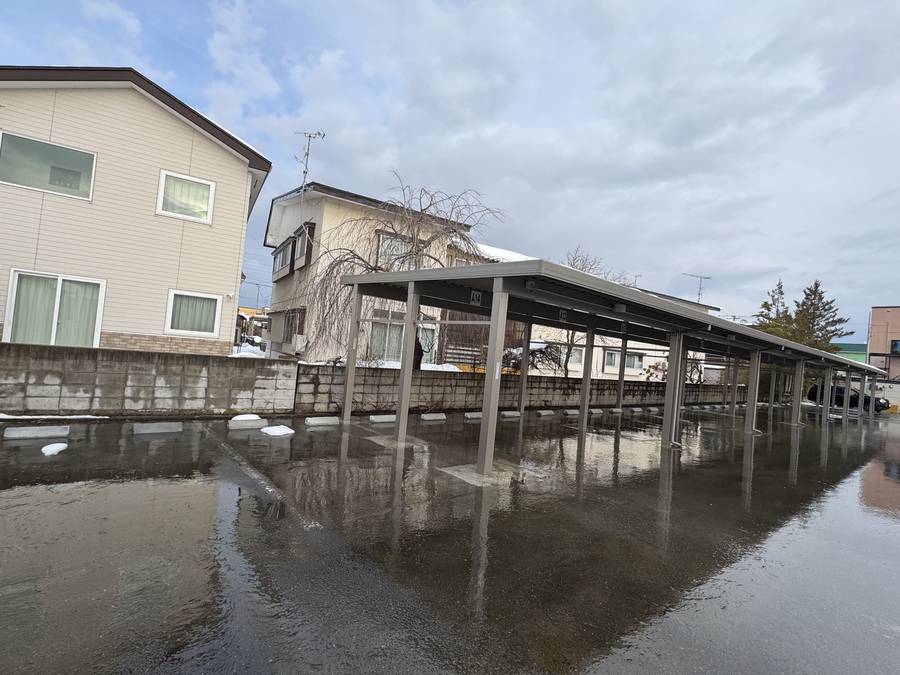 Y`sパーキング（カーポート付）